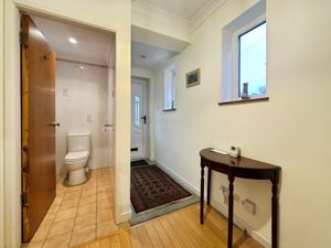Downstairs wc- click for photo gallery